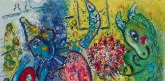 Chagall, Miró ja Moore ihastuttavat taiteenystäviä Sastamalassa Värikäs, unenomaisen ilmeikäs maalaus, jossa sininen klovni ja vaaleanpunainen hahmo halaavat toisiaan. Oikealla vihreä, sarvekas eläinhahmo pitelee punaista kukkakimppua, ja ylhäällä roikkuu sininen kala. Teoksessa on runsaasti sinisen, vihreän, keltaisen ja punaisen roiskeita ja luonnosmaisia viivoja.