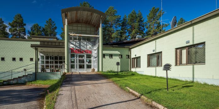 Hotelli Tulikettu Sotkamo by Simo Räsänen Wikimedia Commons ulkokuva sotkamolaisesta hotellirakennuksesta