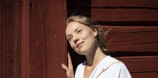 Uushenkisyyden piiristä kristinuskoon siirtynyt Tiia Lyijynen löysi kirkosta rauhan