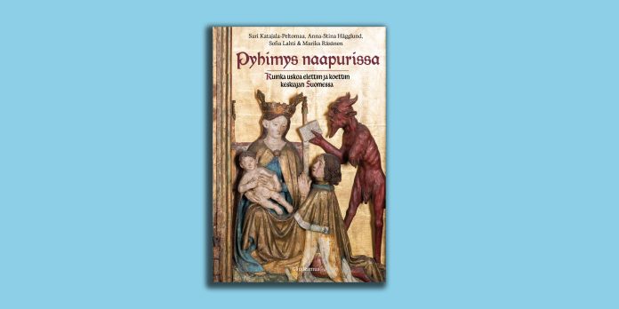 pyhimyskansinetti Vaaleansinisellä taustalla kirjan Pyhimys naapurissa – Kuinka uskoa elettiin ja koettiin keskiajan Suomessa kansi. Kannessa keskiaikaista veistosta esittävä kuva: kruunattu nainen pitää lasta sylissään, heidän edessään polvistuu hahmo ja oikealla seisoo punainen sarvipäinen paholaishahmo kirja kädessään.