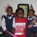 IMG_0044  Colette ja lapset koulun joulujuhlasta kotiin tultua
